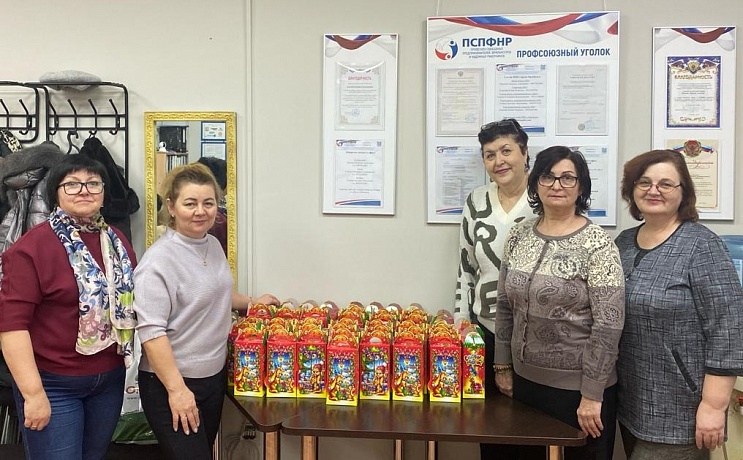 Члены ППО Оренбурга вручили подарки детям из противотуберкулезного диспансера
