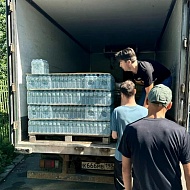 В летнюю жару ПСПФНР передал более тысячи бутылок питьевой воды на благотворительность