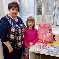 Профсоюз СПФНР подарил первокласснице из Владимира школьный набор