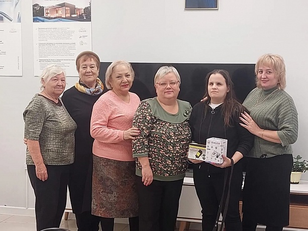 Члены ППО Красноярска помогли незрячей девушке