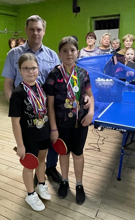 ПСПФНР подарил теннисный стол юным спортсменкам из Кусы